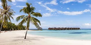 Images Dated 16th December 2017: Idyllic beach and bungalows in the Maldives