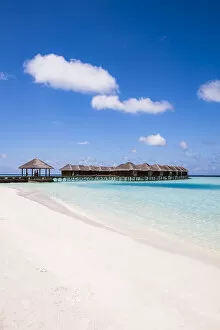 Images Dated 12th February 2018: Idyllic beach and bungalows in the Maldives