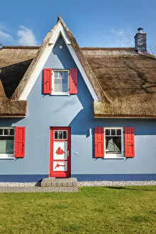 Images Dated 2nd November 2022: Idyllic blue thatched cottage in Wieck am Darss, Mecklenburg-West Pomerania, Baltic Sea