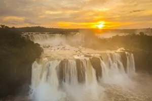 Serene Landscapes Gallery: Iguacu Falls, Parana State, Brazil