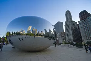 Images Dated 22nd January 2008: Illinois, Chicago, Millennium Park, Cloud Gate sculpture by Anish Kapoor