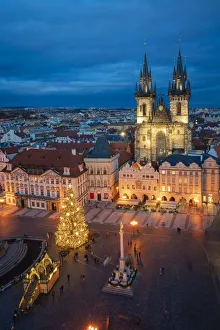 Images Dated 25th February 2022: Illuminated Church of Our Lady before Tyn in city at twilight, Old Town of Prague, Prague