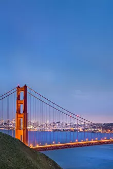 Images Dated 5th May 2017: Illuminated Golden Gate bridge, San Francisco, California, USA