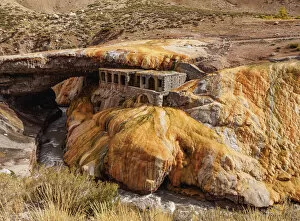 Images Dated 29th September 2017: The Inca Bridge, Puente del Inca, Central Andes, Mendoza Province, Argentina