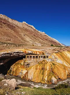 Images Dated 29th September 2017: The Inca Bridge, Puente del Inca, Central Andes, Mendoza Province, Argentina