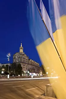 Images Dated 28th October 2008: Independence day, Ukrainian national flags, Maidan Nezalezhnosti (Independence Square)