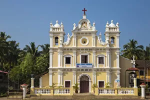 Images Dated 26th March 2018: India, Goa, Cavelossim, Holy Cross Church