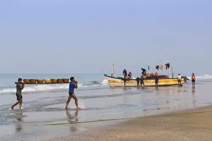 Images Dated 11th December 2017: India, Goa, Fishermen on Colva beach