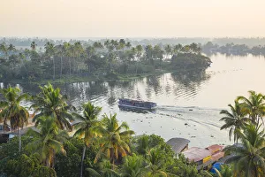 India, Kerala, Alappuzha (Alleppey), Traditional houseboats on backwaters