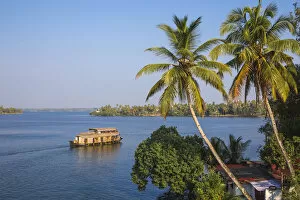 Images Dated 30th April 2020: India, Kerala, Kollam, Ashtamudi Lake
