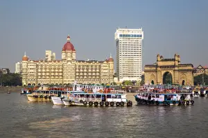 India, Maharashtra, Mumbai, Taj Mahal Palace Hotel and Gateway of India