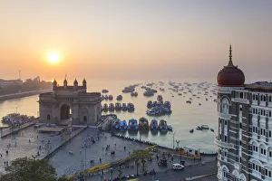 India Prints: India, Mumbai, Maharashtra, The Gateway of India, monument commemorating the landing