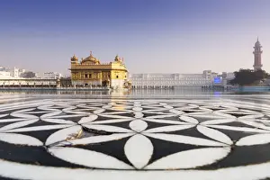 India, Punjab, Amritsar, The Golden Temple - the holiest shrine of Sikhism - at dawn