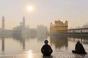 Images Dated 6th February 2014: India, Punjab, Amritsar, a sikh pilgrims at the Golden Temple - the holiest shrine