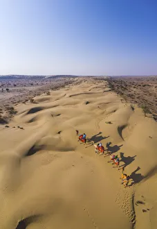 Tourists Gallery: India, Rajasthan, Jaisalmer, Khuri Desert (MR)