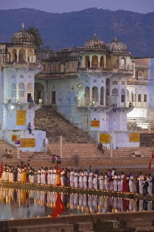 Festivity Gallery: India, Rajasthan, Pushkar, lakeside ceremony during Pushkar Camel Fair