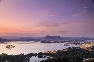 India, Rajasthan, Udaipur, elevated view of Lake Pichola and Udaipur City