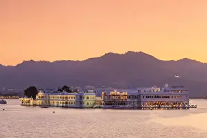 Rajasthan Prints: India, Rajasthan, Udaipur, Lake Pichola and Lake Palace