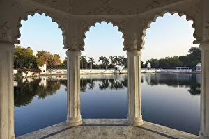 Images Dated 28th November 2014: India, Rajasthan, Udaipur, Sunset Point Park
