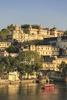 Images Dated 5th January 2012: India, Rajasthan, Udaipur, view of Lal Ghat and City Palace Complex