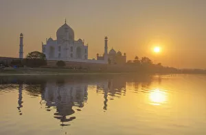 Images Dated 9th February 2018: India, the Taj Mahal mausoleum reflecting in the Yamuna river at sunset