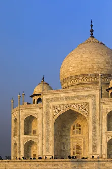 India, Taj Mahal at sunrise
