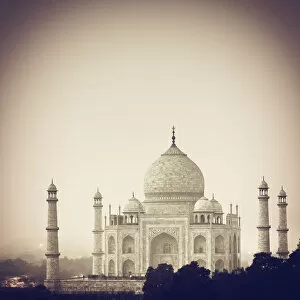 Images Dated 30th July 2012: India, Uttar Pradesh, Agra, Taj Mahal (UNESCO site)