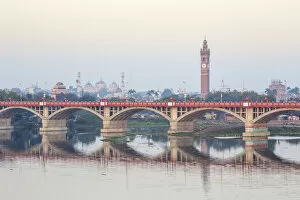 Images Dated 23rd May 2019: India, Uttar Pradesh, Lucknow, Bridge over Gomti River