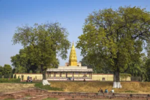 India, Uttar Pradesh, Sarnarth, near Varanasi, stupa at Dhamekh Stupa and ruins complex