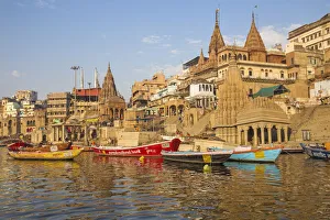 India, Uttar Pradesh, Varanasi, View towards the submerged Shiva temple at Scindia Ghat