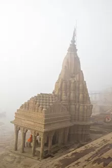 Images Dated 15th July 2019: India, Uttar Pradesh, Varanasi, Scindia Ghat, Submerged Shiva temple