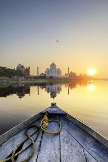 Images Dated 9th February 2018: India, view of the Taj Mahal reflecting in the Yamuna river at sunset from a wooden boat