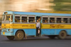 Images Dated 16th December 2008: India, West Bengal, Kolkata, Calcutta, Bus