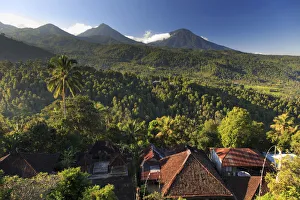 Indonesia, Bali, Central Mountains, Munduk, Mundu Town and mountain landscape seen