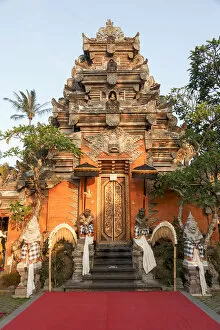 Images Dated 28th November 2019: Indonesia, Bali, Ubud; Tempel: Puri Saren Agung, is a historical building