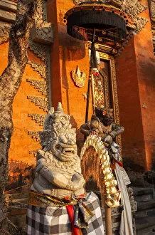 Images Dated 28th November 2019: Indonesia, Bali, Ubud; Tempel: Puri Saren Agung, is a historical building