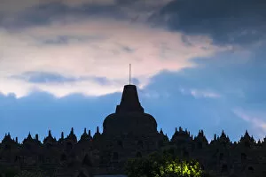 Images Dated 5th November 2012: Indonesia, Java, Magelang, Borobudur Temple at twilight