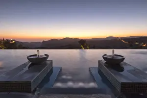 The infinity swimming pool and fountains of thei Anantara al Jabal al Akhdar resort