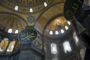 Images Dated 20th August 2006: Interior of Aya Sofia (Hagia Sophia) Mosque