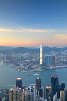 Images Dated 8th June 2018: International Commerce Centre (ICC) and Kowloon from Victoria Peak at sunset, Hong