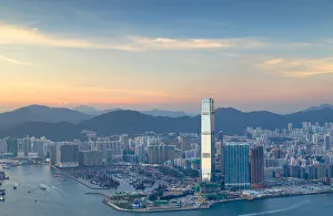Images Dated 8th June 2018: International Commerce Centre (ICC) and Kowloon from Victoria Peak at sunset, Hong