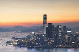 Images Dated 8th June 2018: International Commerce Centre (ICC) and Kowloon at sunset, Hong Kong
