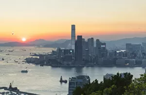 Images Dated 8th June 2018: International Commerce Centre (ICC) and Kowloon at sunset, Hong Kong