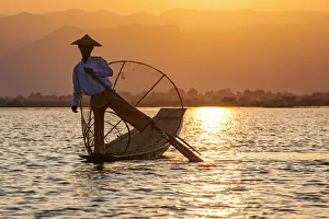 Images Dated 29th April 2013: An Intha fisherman on Inle Lake, Burma / Myanmar