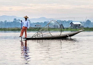 Images Dated 29th April 2013: An Intha fisherman on Inle Lake, Burma / Myanmar