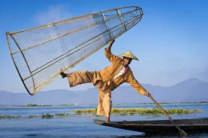 Images Dated 7th September 2020: Intha fisherman with a traditional conical fishing net against clear sky, Lake Inle