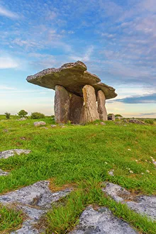 Ireland, Co. Clare, The Burren, Poulnabrone dolmen, ancient neolithic monument