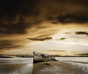 Codonegal Prints: Ireland, Co. Donegal, Bunbeg, wrecked boat on coastline