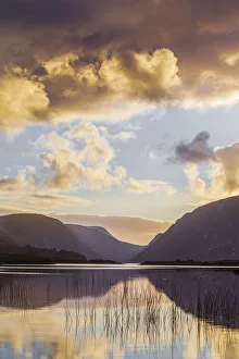 Ireland, Co. Donegal, Glenveagh National Park, Reflection in Lough Veagh