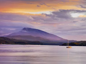 Ireland, Co. Donegal, Rosapenna, Downings, Muckish mountain at dusk